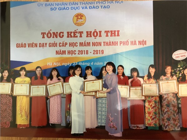 Cô Nguyễn Thu Hương đã xuất sắc giành giải Nhì hội thi Giáo viên giỏi cấp Thành Phố